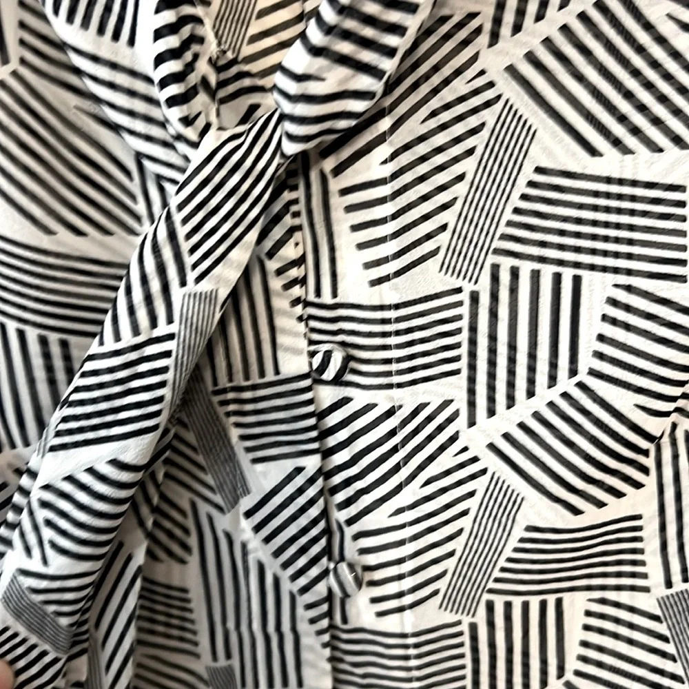 Tahari Black and White Geometric Patterned Women's Tie Bow Top - Picture 3 of 3